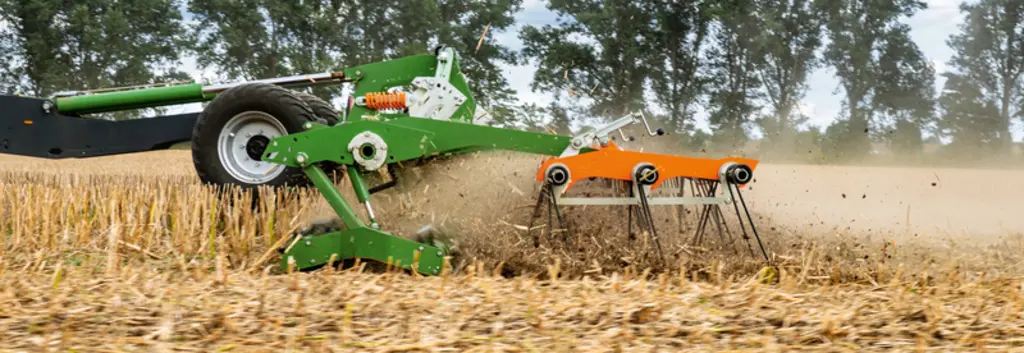 Le déchaumeur TopCut 12000-2  d'Amazone est destiné à réaliser un faux-semis rapide et efficace, dégrader rapidement les résidus végétaux pour amélior