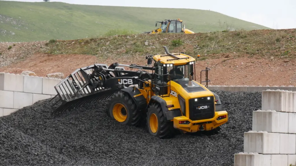 La chargeuse articulée JCB 457S est animée par un moteur six cylindres Cummins de 282 chevaux.