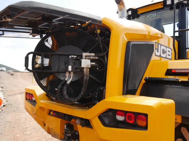 L'agrochargeuse JCB 457S bénéficie d'un nouveau système de refroidissement avec ventilateur hydraulique réversible.