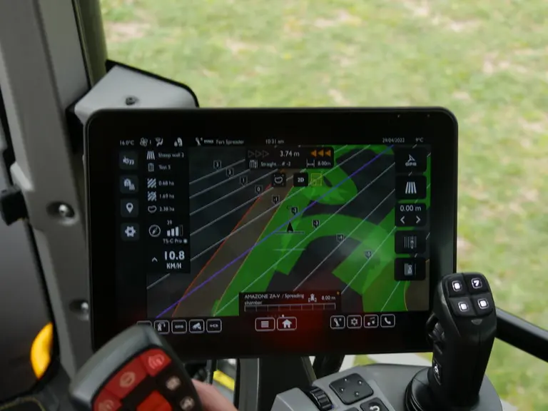 Le système de guidage des tracteurs Fastrac iCON est un développement JCB.