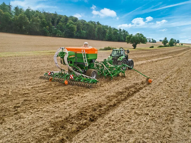 Le semoir à dents Primera d'Amazone se décline désormais avec l'entraînement mécanique de la distribution.
