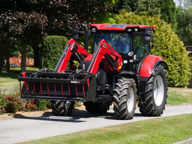 L'offre en chargeurs frontaux Case IH permet d'équiper les tracteurs de la marque développant de 55 à 200 chevaux.