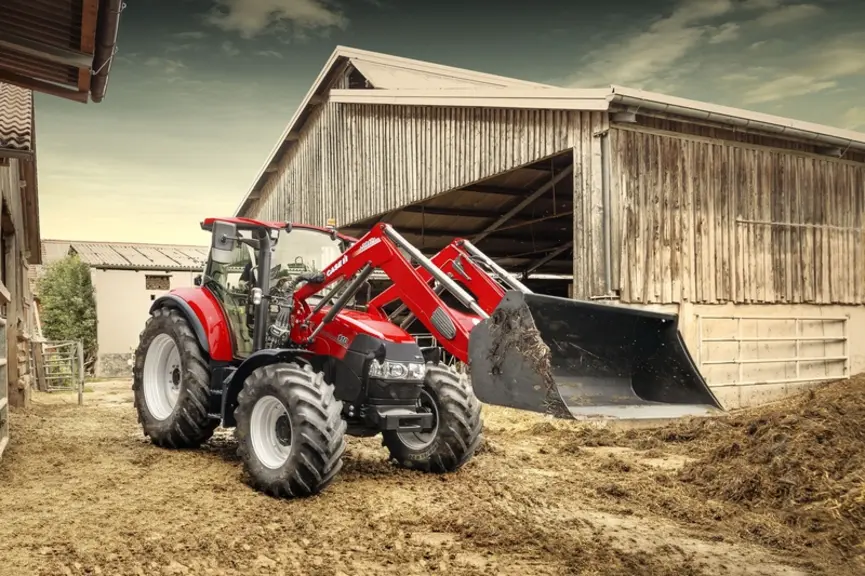 Les trois tracteurs Case IH Luxxum de dernière génération logent un moteur 4 cylindres FPT de 3,6 l.