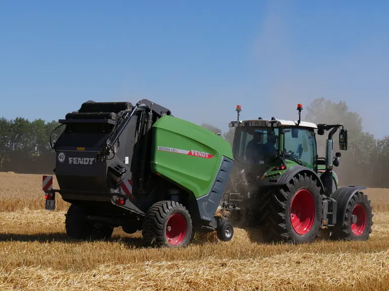 La gamme Fendt de presses à chambre variable comprend les modèles Rotana 160 V et 180 V.