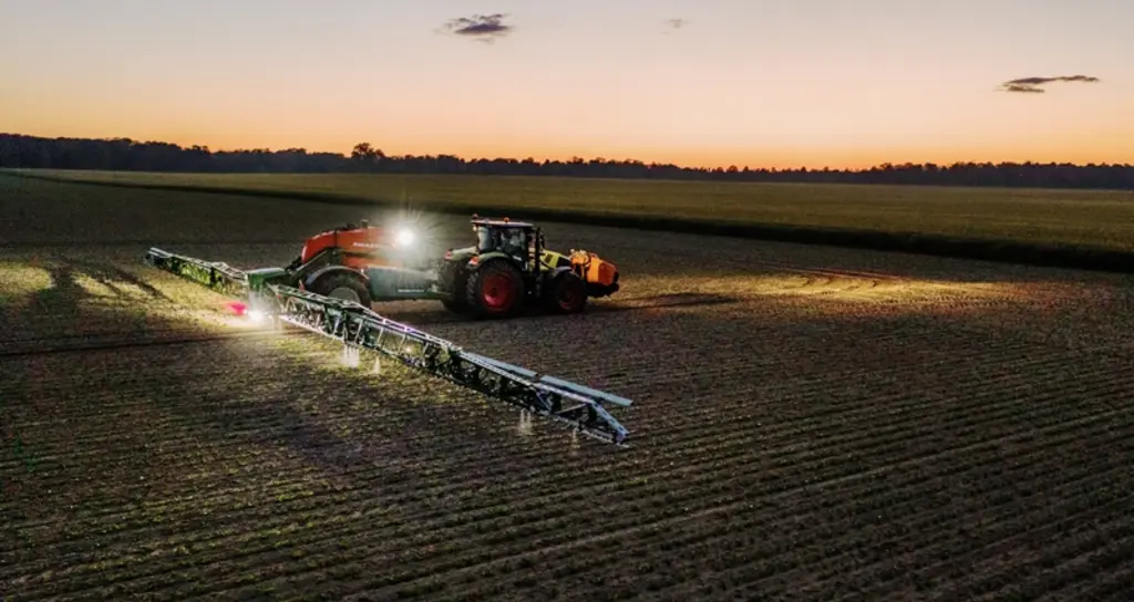 Les caméras étant associées à un dispositif d'éclairage, le Smart Sprayer garde son efficacité quelles que soient les conditions de luminosité, y comp