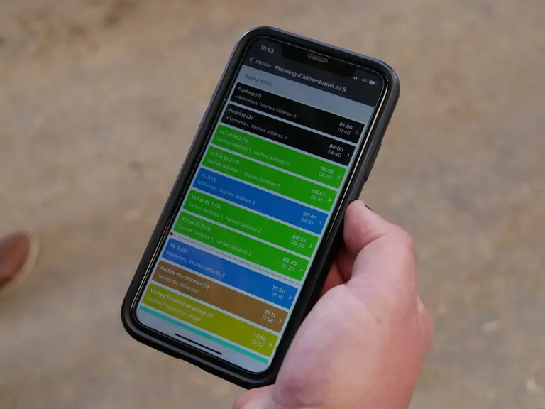 Une application permet de surveiller le fonctionnement du robot d’alimentation GEA DairyFeed F4500.