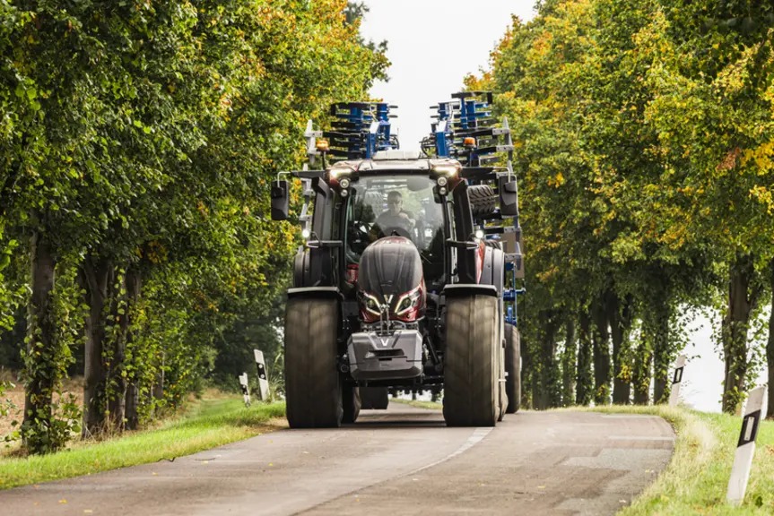 La nouvelle série Q de Valtra dispose d'une transmission à variation continue ML 260 lui permettant de rouler à bas régime.