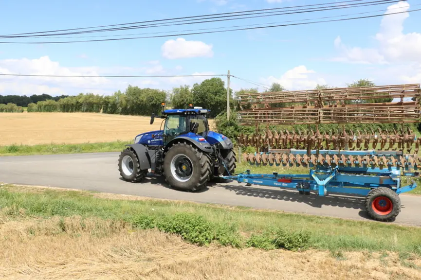 Le tracteur New Holland T7.315 HD est très confortable sur la route.