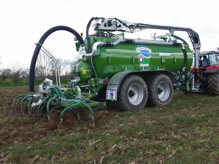 Certains constructeurs comme Mauguin proposent des systèmes de refoulement associant un compresseur à une turbine, qui garantissent le fonctionnent de
