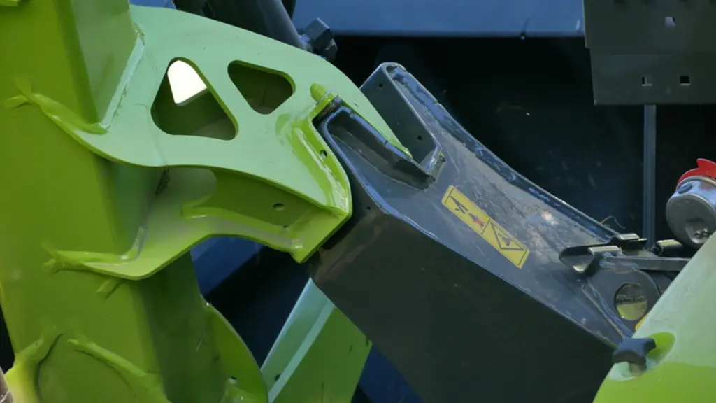 Le combiné de fauche Claas Disco 1010 propose deux positions de verrouillage. Une pour une repliage à la verticale, une pour un repliage vers le haut