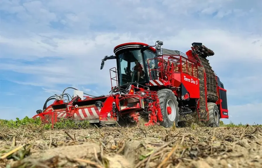 L’intégrale à betteraves Terra Dos 5-30 d’Holmer dispose de deux essieux.