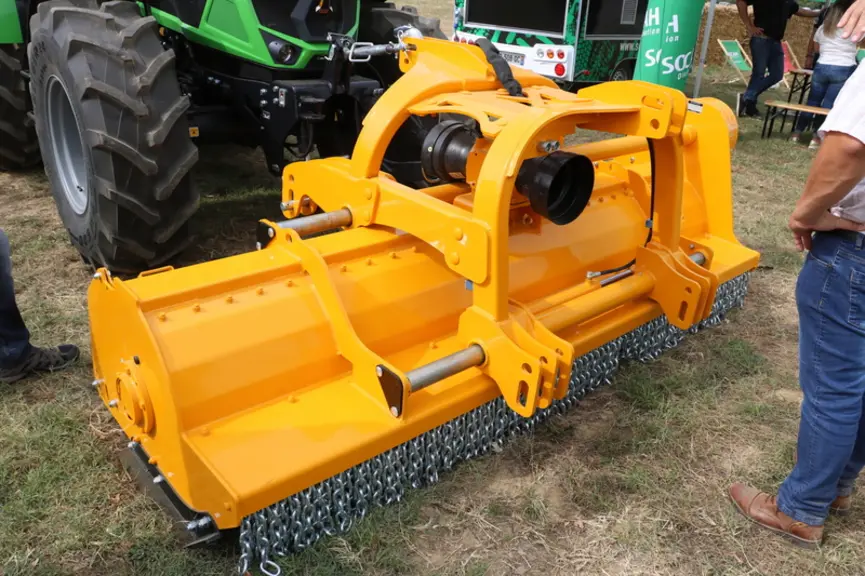 Broyeur Payen GST avec attelage avant/arrière et déport hydraulique