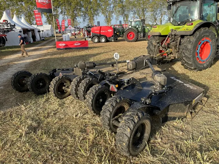 Le broyeur Icare 460 de Rousseau affiche une largeur de travail de 4,60 m.