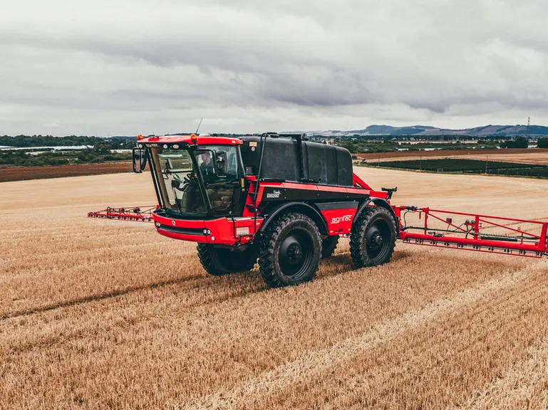 Le pulvérisateur automoteur Condor Vanguard d’Agrifac affiche une capacité de 6 000 litres.
