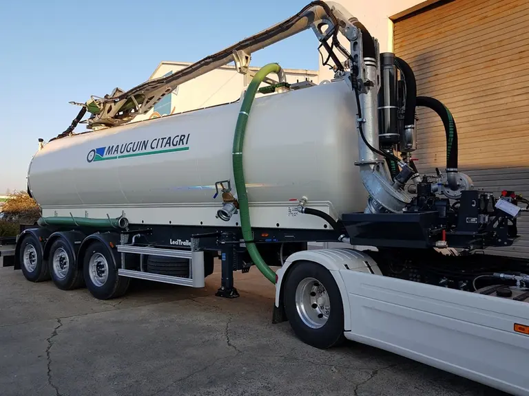 La tonne à lisier routière Typhon de Mauguin Citagri affiche une capacité de 27 500 litres.