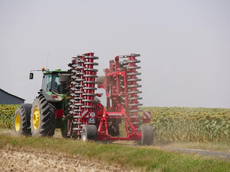 Le déchaumeur à disques indépendants Horsch Joker 6 RT est homologué à 25 km/h.