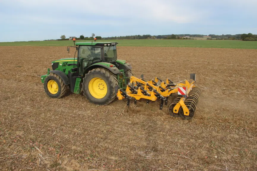 Le fissurateur Smartplow d’Agrisem travaille à une profondeur comprise entre 15 et 25 cm