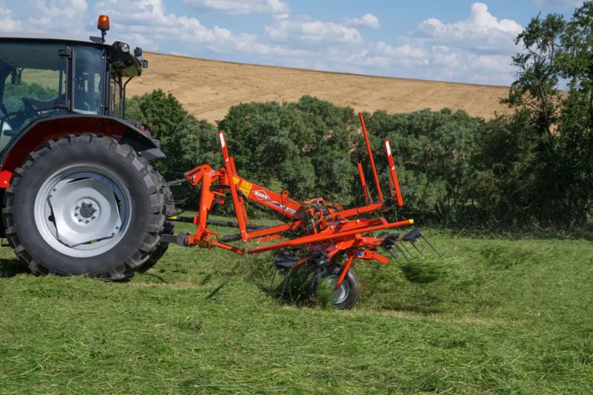 Les faneuses Kuhn portées, traînées et semi-portées de 8,70 à 17,20 m équipées du rotor Optitedd prennent la numérotation 1003 et 1003 T.