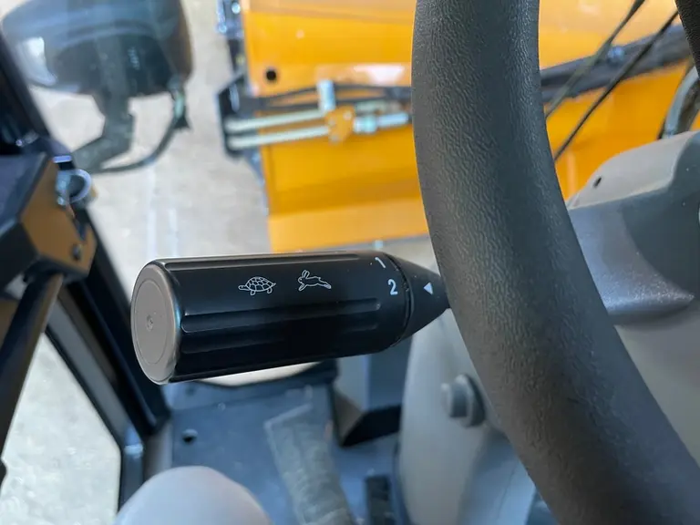 La mélangeuse automotrice Autospire Compact de Lucas G reçoit une transmission hydrostatique dotée d'un inverseur au volant qui sélectionne également