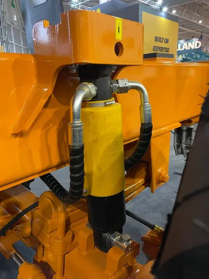 La gamme de remorques B-One de Dangreville peut recevoir en option une suspension hydraulique indépendante