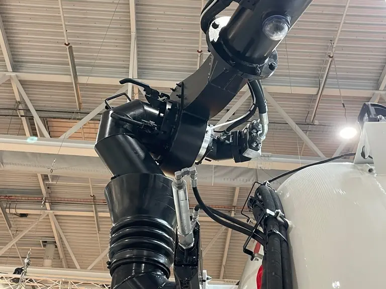 La tonne à lisier Typhon de Mauguin Citagri dispose d'un bras tourelle équipé d'une turbine de pompage à son extrémité.