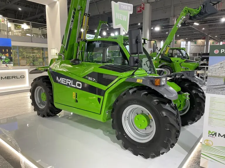 Le chargeur télescopique compact TF 30.7 de Merlo reçoit au choix deux motorisations de 75 ou 100 ch.