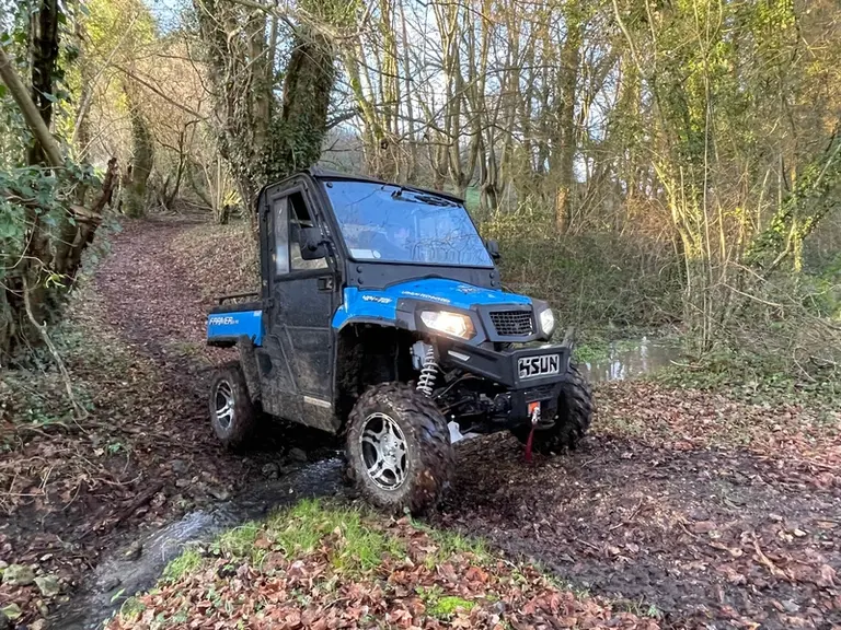 Le SSV électrique Hisun Farmer EV75 affiche une garde au sol de 28 cm.