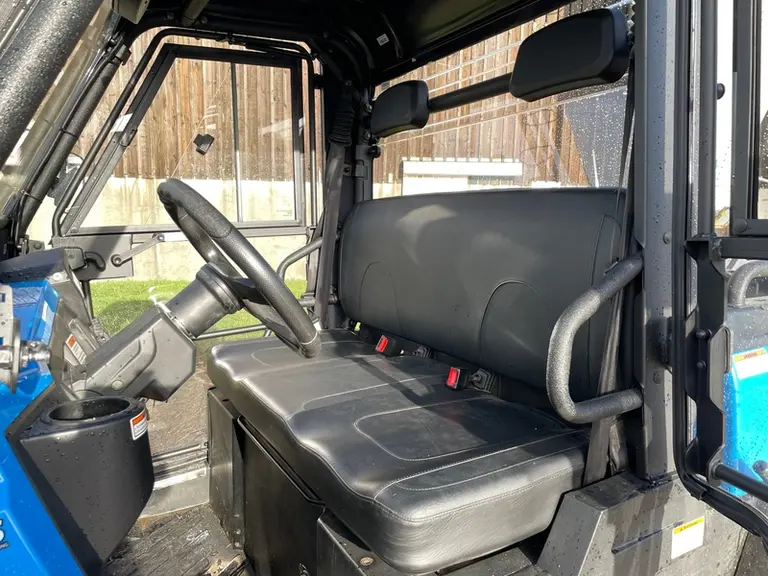 Le SSV électrique Hisun Farmer EV75 reçoit un volant réglable en hauteur et une banquette ajustable en profondeur.