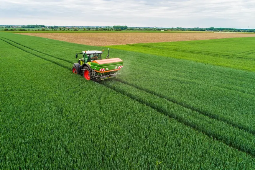 L'utilisation d'un système d'épandage en bordure est important, afin de ne pas sous fertiliser le tour des parcelles.