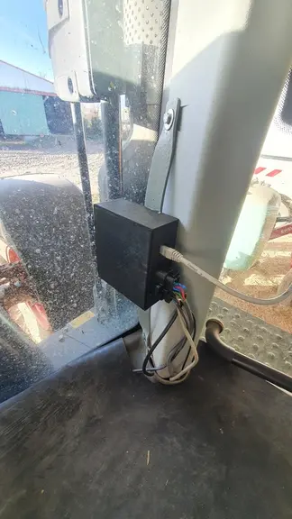 Le PCB est le boîtier principal communiquant avec l'antenne, le volant moteur et le terminal.