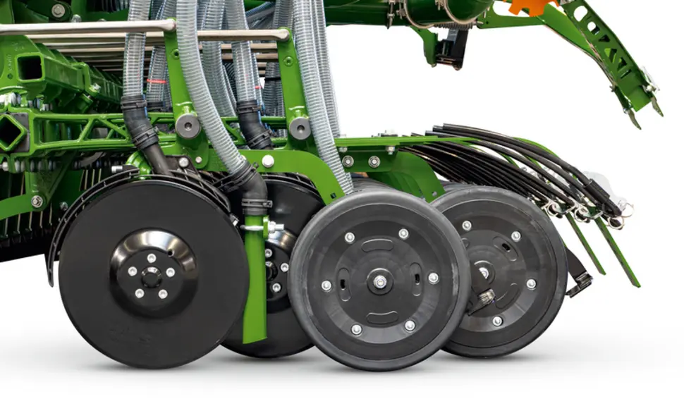 Le combiné de semis Amazone Centaya-C Super peut recevoir des éléments double-disques TwinTec déposant les produits de manière séparée à deux profonde