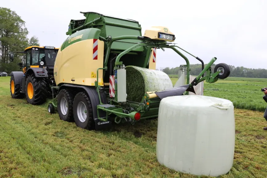 Presse enrubanneuse Krone Comprima Plus © D. Laisney