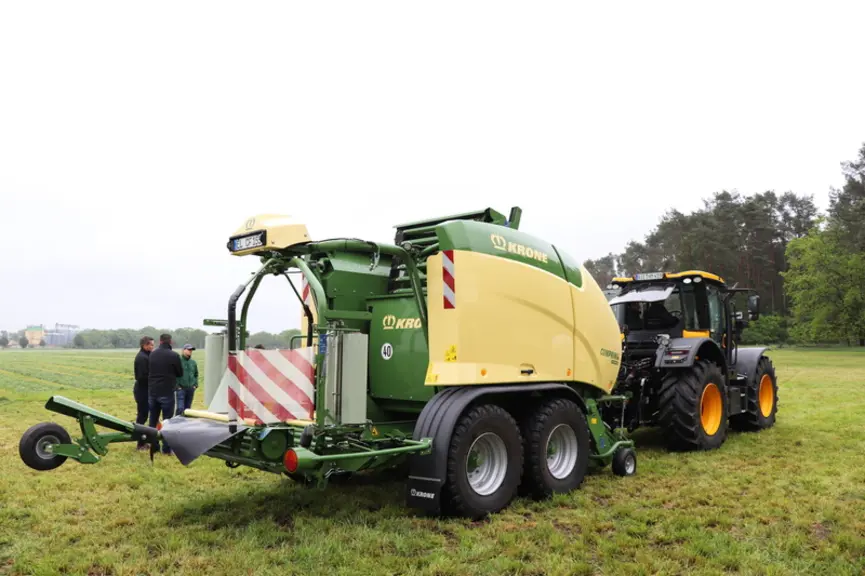 Presse enrubanneuse Krone Comprima Plus © D. Laisney