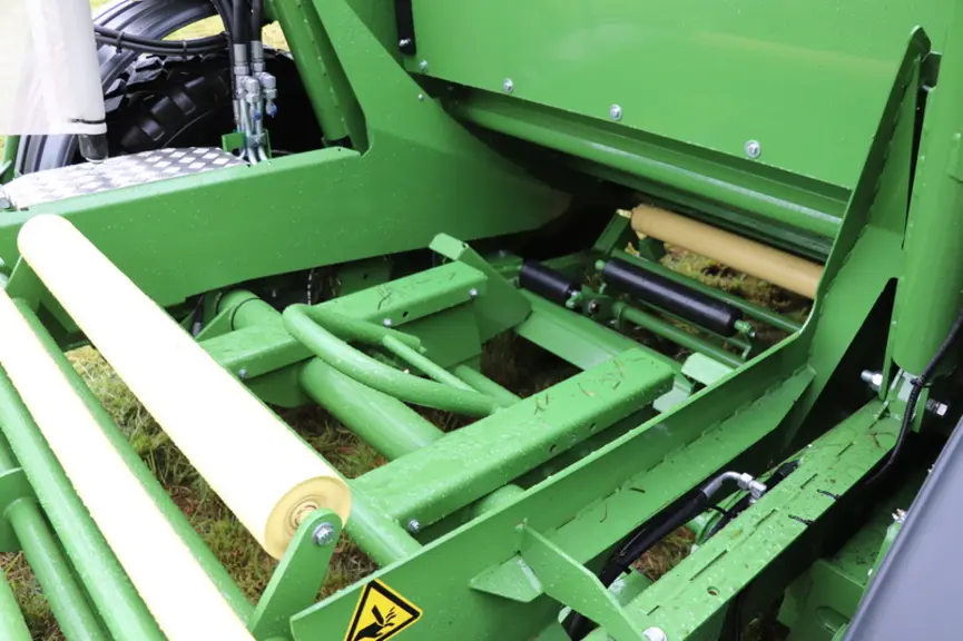 Presse enrubanneuse Krone Comprima Plus © D. Laisney