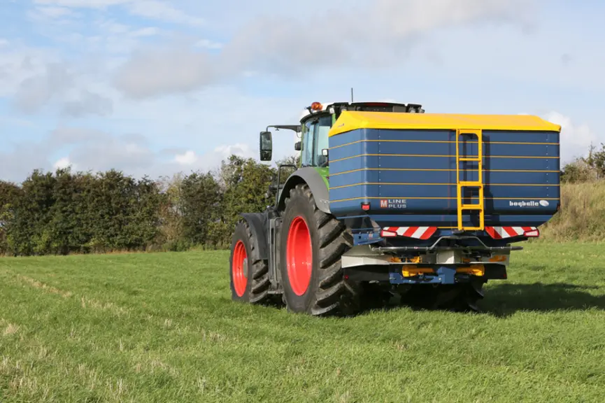 Vu la faible densité des granulés organiques, les épandeurs portés présentant une grande capacité sont à privilégier, afin de bénéficier d’une autonom