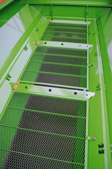 Les grilles situées dans la cuve doivent posséder des trous suffisamment grands pour laisser passer les pellets. © Amazone