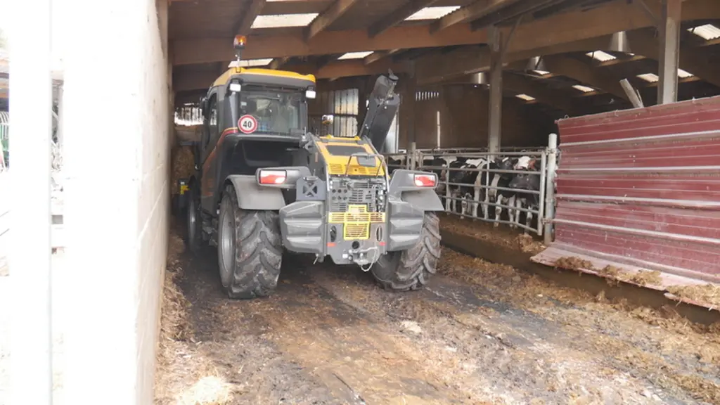 Le chargeur télescopique Dieci Agri Plus 42.7 VS Evo2 présente une hauteur hors tout de 2,41 m avec les pneumatiques de dimension 460/70 R24. © D. Laisney