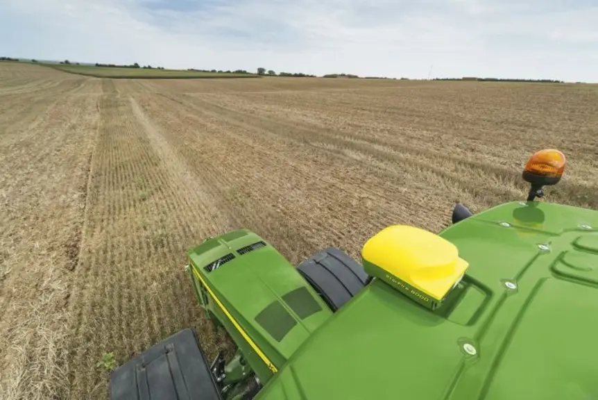 L'évolution technologique actuelle devrait également faire baisser de manière très significative le coût des récepteurs. © John Deere