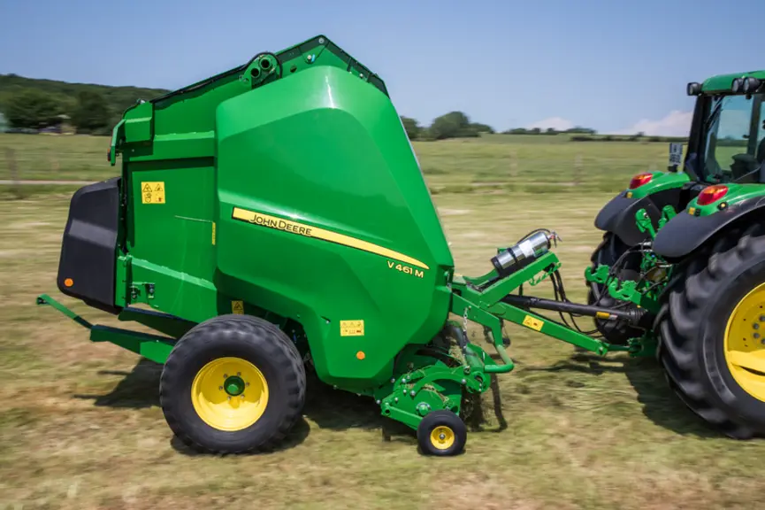 © JOHN DEERE