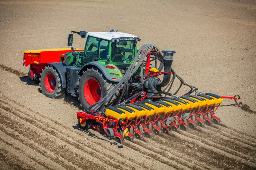 Reconnu pour sa capacité à travailler à grande vitesse, le semoir monograine Tempo de Väderstad se caractérise par l’utilisation d’une distribution à