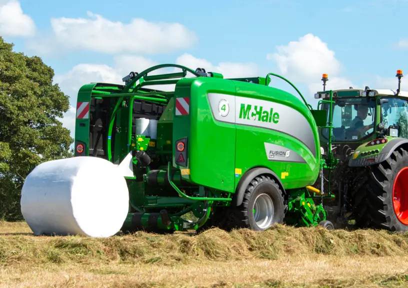 Le nouveau combiné presse-enrubanneuse McHale Fusion 4 se décline en trois versions : standard, Pro et Plus.