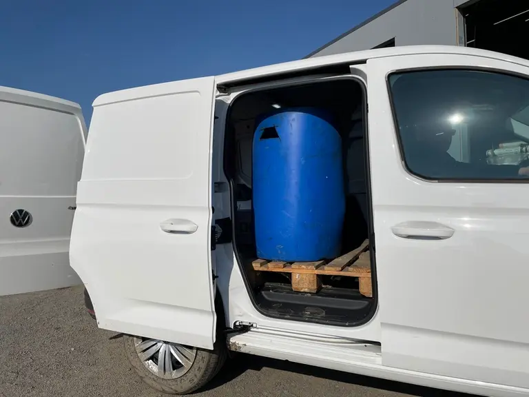 La porte latérale du Volkswagen Caddy Cargo mesure 695 mm de large (836 mm sur le Cargo Maxi).