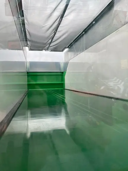 La remorque Drakkar de Thierry Arguilh dispose de rehausses et de filets se déployant hydrauliquement.
