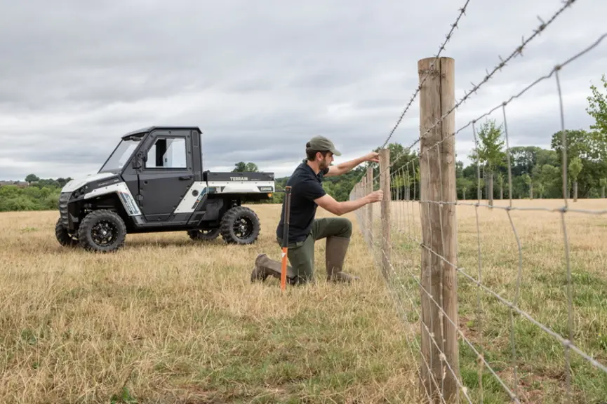 Le SSV Terrain EX4 de Corvus est homologué tracteur.
