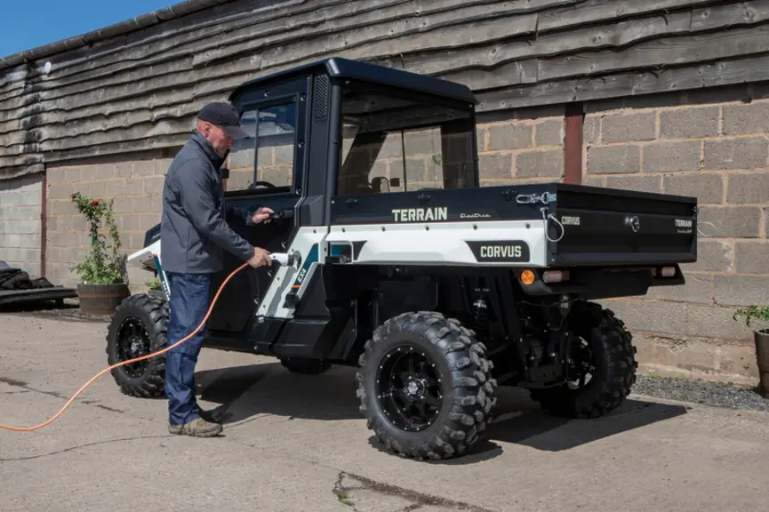 Le SSV Terrain EX4 de Corvus affiche une autonomie jusqu'à 100 km.