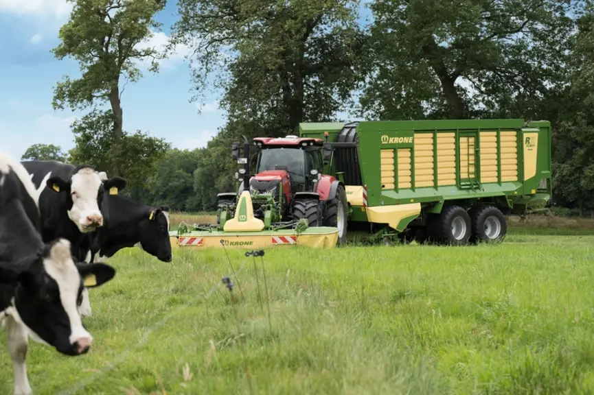 La faucheuse Krone EasyCut F 400 Fold convient bien à l'affouragement en vert.