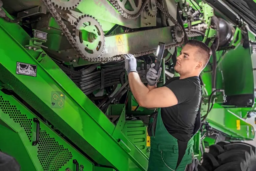 Pour faciliter l'entretien de ses moissonneuses-batteuses, John Deere propose l’Expert Check pour vérifier tous les points de vigilance sur la machine
