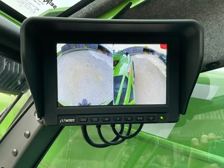 Le chargeur télescopique Fendt Cargo T740 reçoit jusqu'à deux caméras : un arrière et une latérale  à droite.