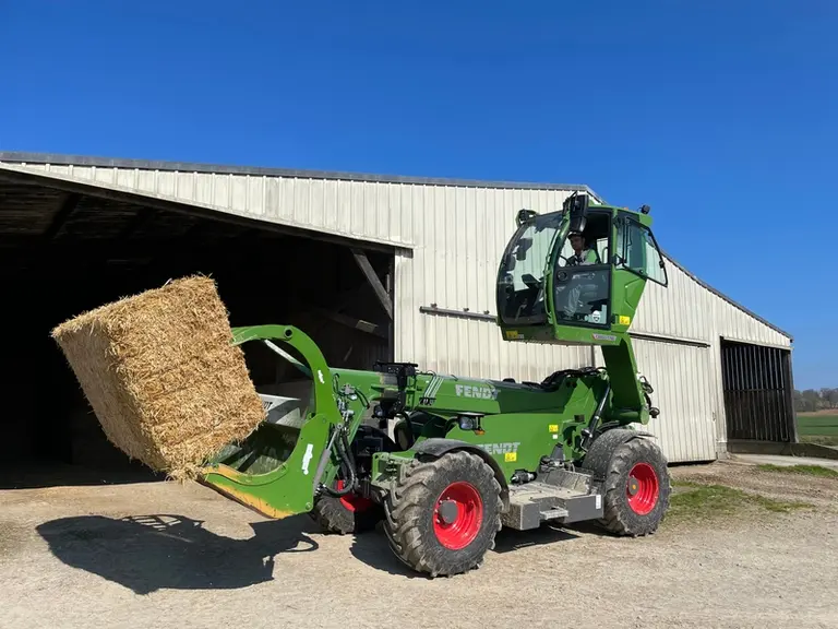 Le chargeur télescopique Fendt Cargo T740 affiche une capacité de charge de 4 tonnes.