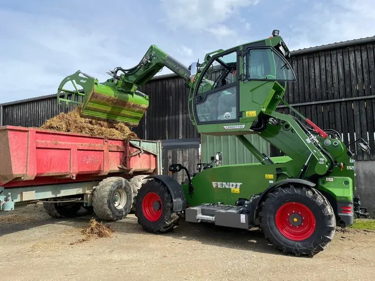 La hauteur de levée de la cabine du télescopique Fendt Cargo T740 peut être mémorisée et rappelée à l'aide d'un bouton sur le joystick.